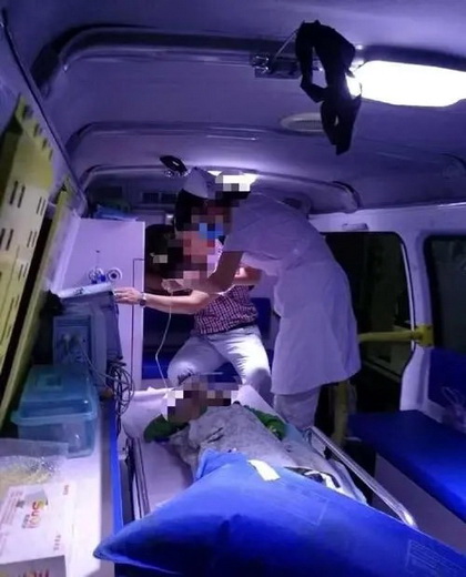 甘肃省肿瘤医院预约私人救护车转运到重庆市五桥中医院哪里有长途救护车出租