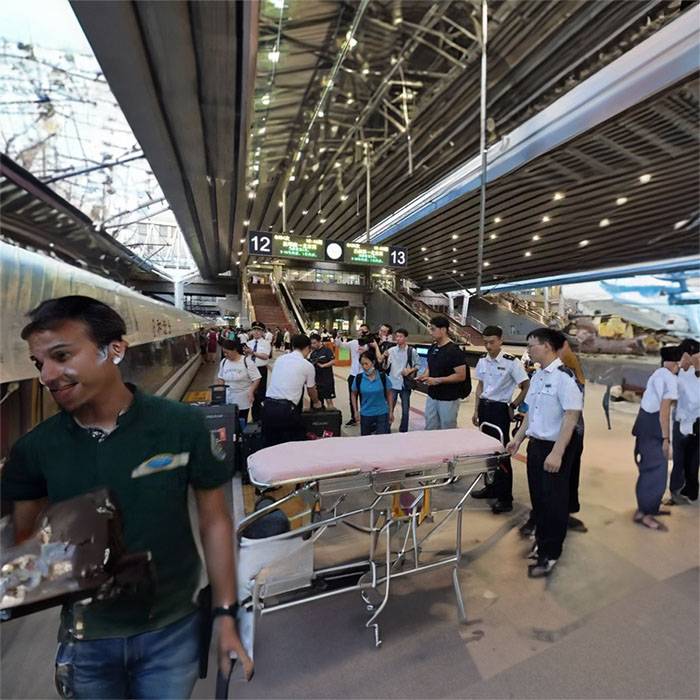 兰州大学附属医院租私人救护车转院到松江区结核病防治院救护车出租租赁费用是多少