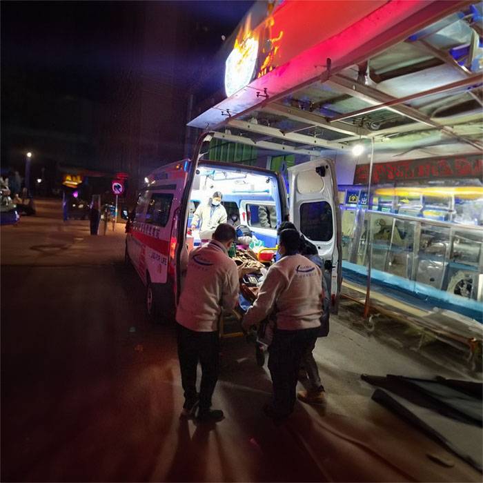 中国人民第四七三医院出租急救车护送到黄梅县第三人民医院 救护车租赁多少钱出租公司