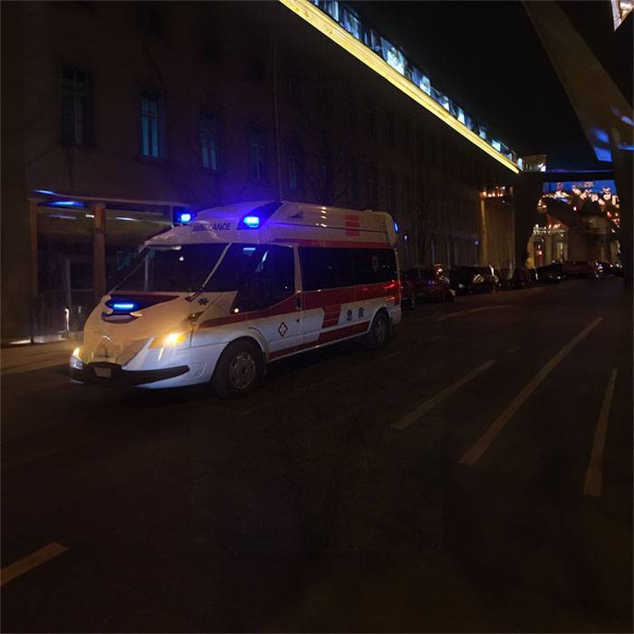 兰州大学医院租救护车护送到成都钢铁厂职工医院 救护车出租一次多少钱