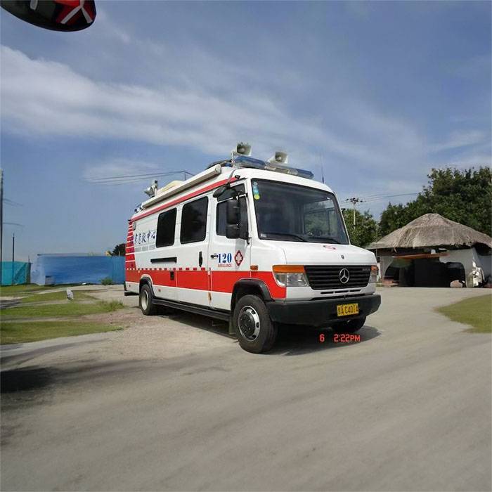 甘肃省肿瘤医院租赁私人救护车转运到钟山县中医院 救护车长途出租多少钱一公里