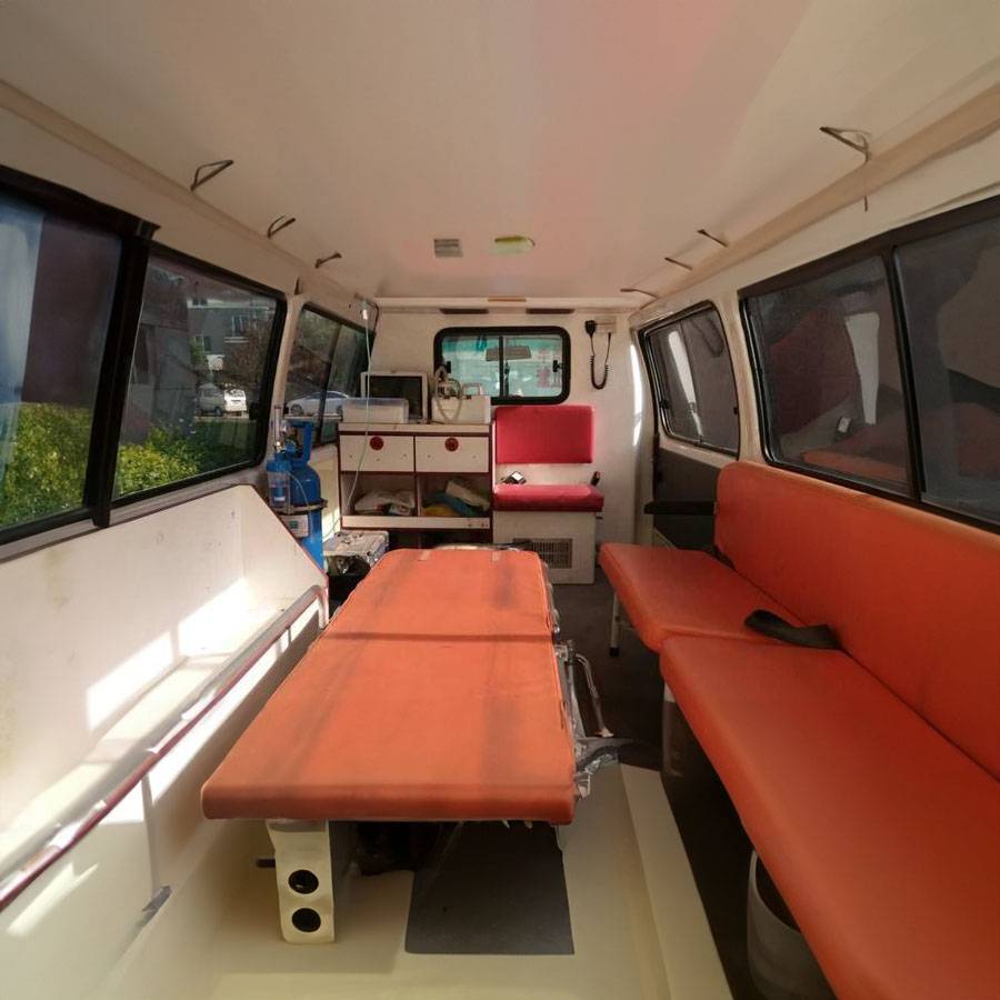 兰州人民医院租救护车护送到锦州石化医院 医院救护车出租是多少钱一公里