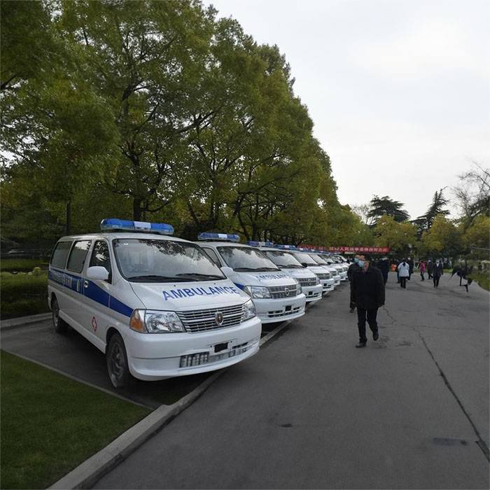 陇南市康县医院120急救车护送到双鸭山市宝山区 救护车转运