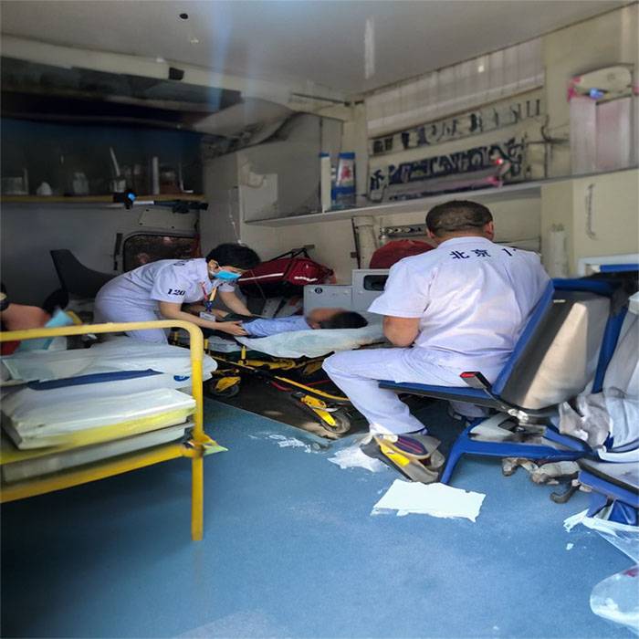 兰州大学医院东岗院区租用私人救护车到常熟市第三人民医院 救护车出租多少钱