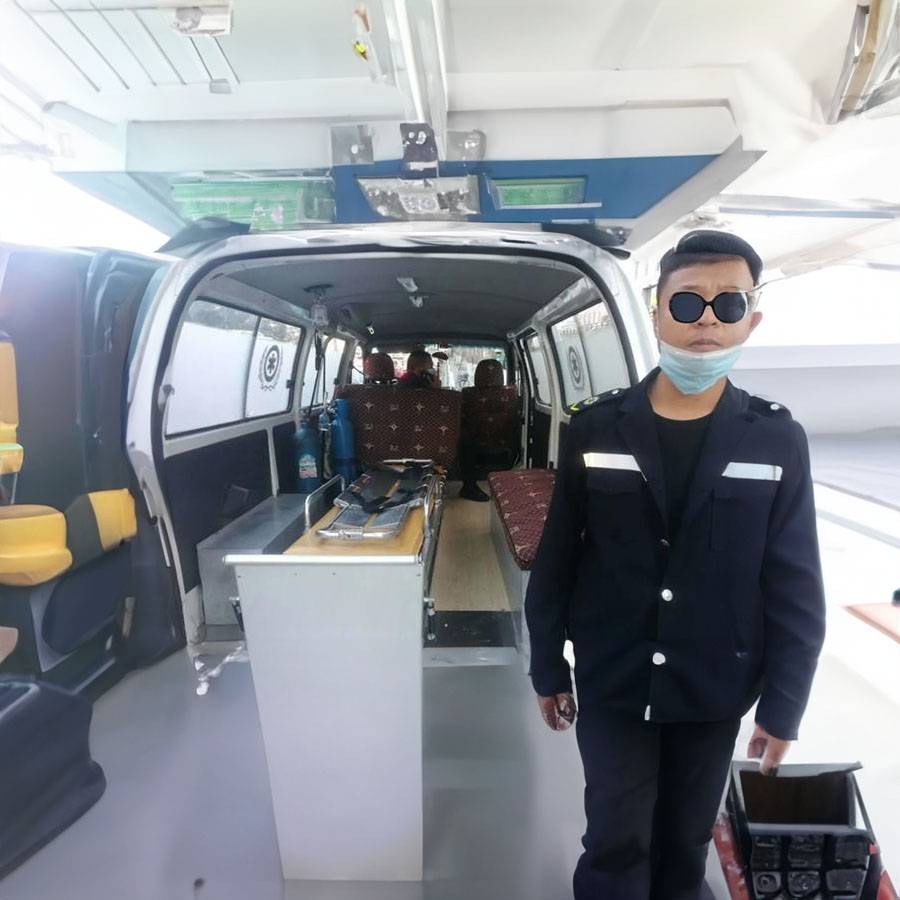 甘肃省人民医院预约私人救护车转运到平南县中医院 私人救护车出租多少钱