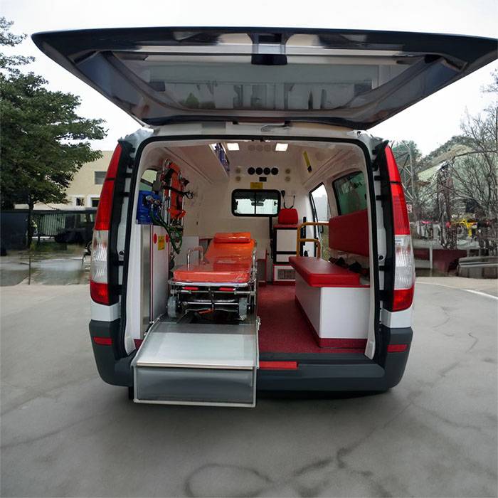 甘肃兰州城关私人救护车转运到石家庄市新乐市 救护车租赁