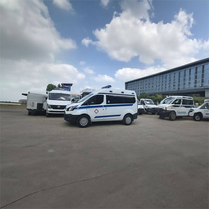 甘肃省肿瘤医院租赁正规救护车到大庆市让胡路区医院 救护车出租一次多少钱