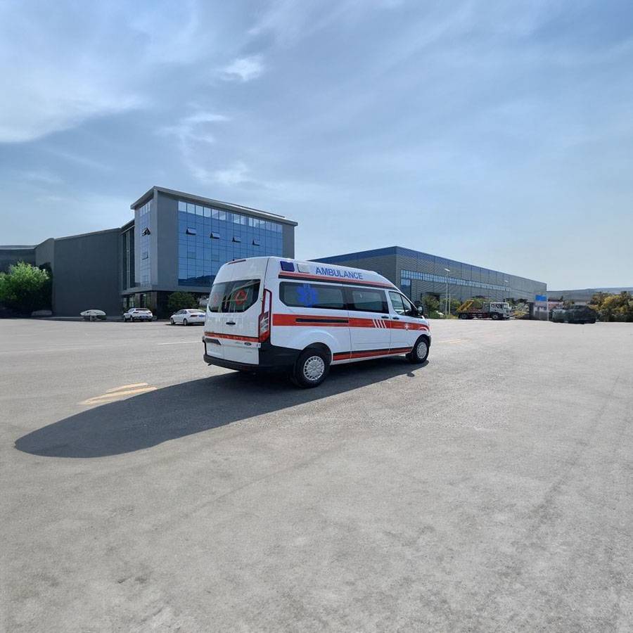 甘南藏族迭部县医院救护车护送到肇庆市怀集县 租赁急救车联系电话