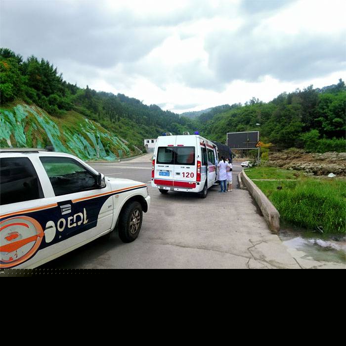 甘肃中医学院附属医院租赁私家救护车到双鸭山市肛肠医院 哪里有出租救护车