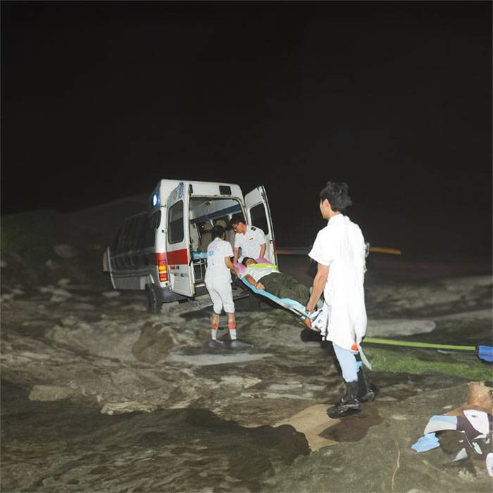 甘肃酒泉市人民医院预约私人救护车租赁到辽中县第二人民医院 长途救护车出租哪里实惠