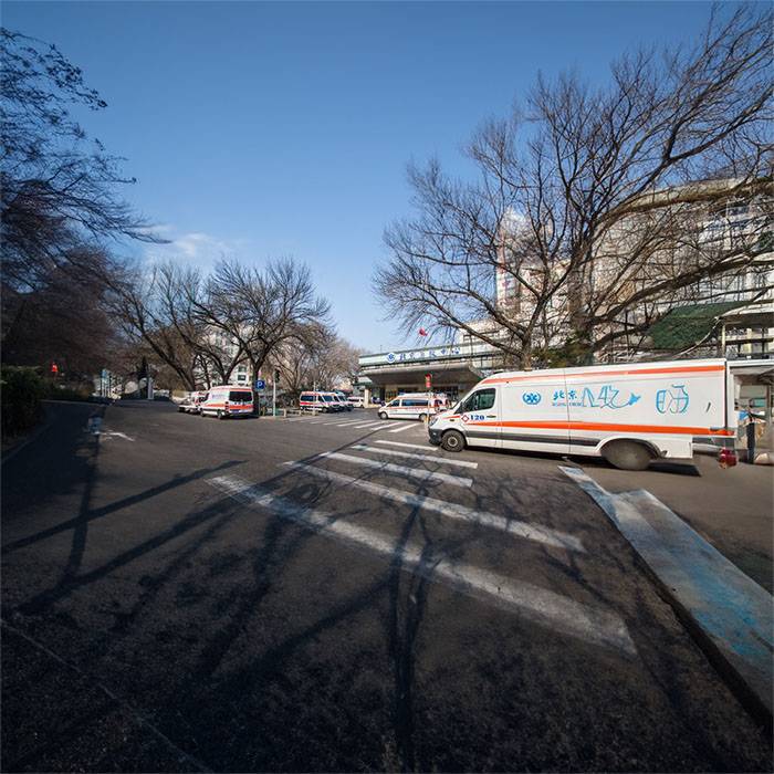 兰州三爱堂医院租私人救护车转院到平南县疑难病防治中心 哪里有救护车出租 多少钱