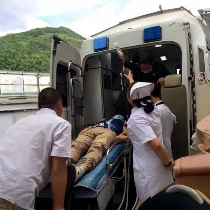 甘肃省中医院预约私人救护车转运到徐汇区长桥地段医院 救护车出租价格大概多少钱一公里