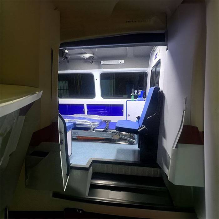 兰州大学第二附属医院租私家救护车转院到上海市第二肺科医院 救护车一般在哪里出租