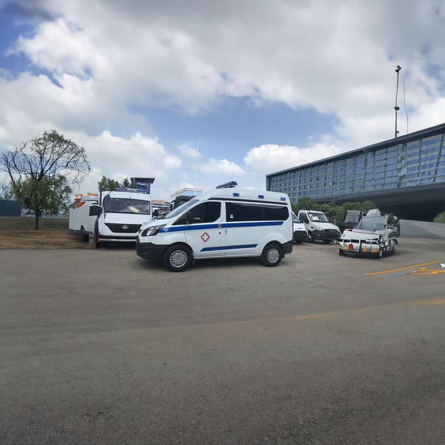 甘肃平凉地区人民医院租私人救护车转院到青海省机床厂职工医院 救护车出租 多少钱一辆