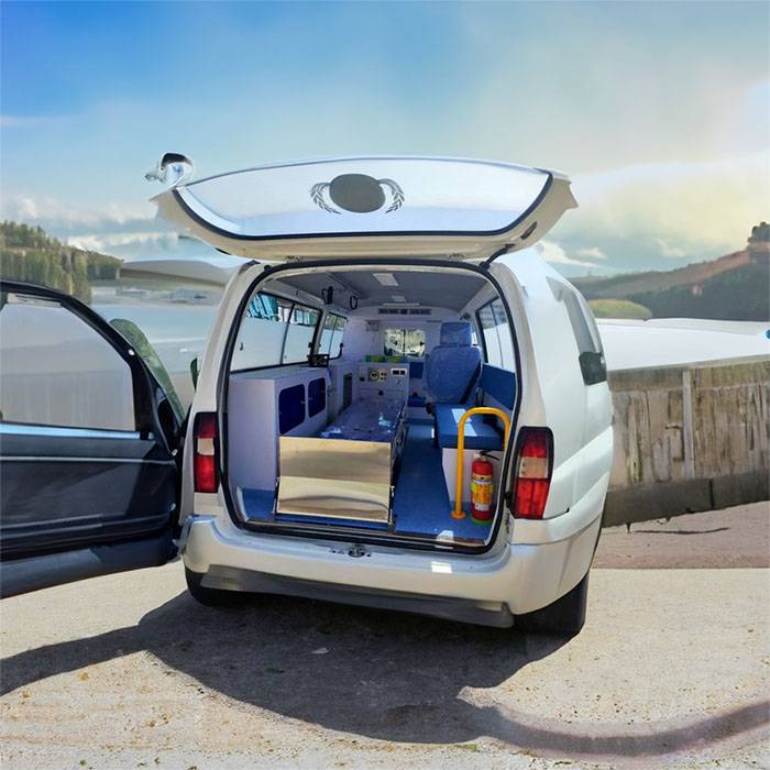 甘肃兰州城关私人救护车护送到德宏傣族景颇族瑞丽市 救护小车出租服务