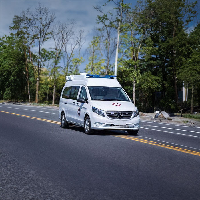 兰州人民医院租赁私人救护车转运到杨浦区安图医院 长途救护车出租哪个品牌好