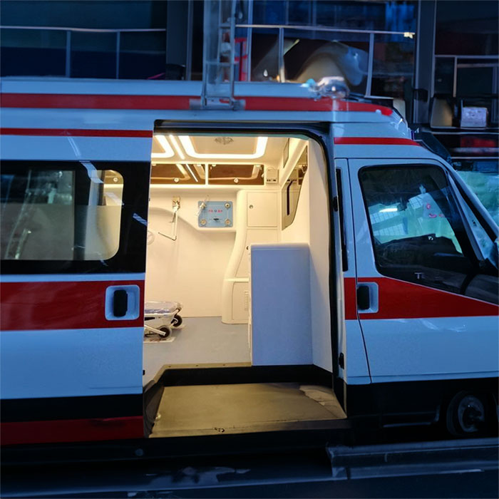 兰州区总医院租赁私家救护车转院到贵州市博爱医院 私人救护车出租一般多少钱