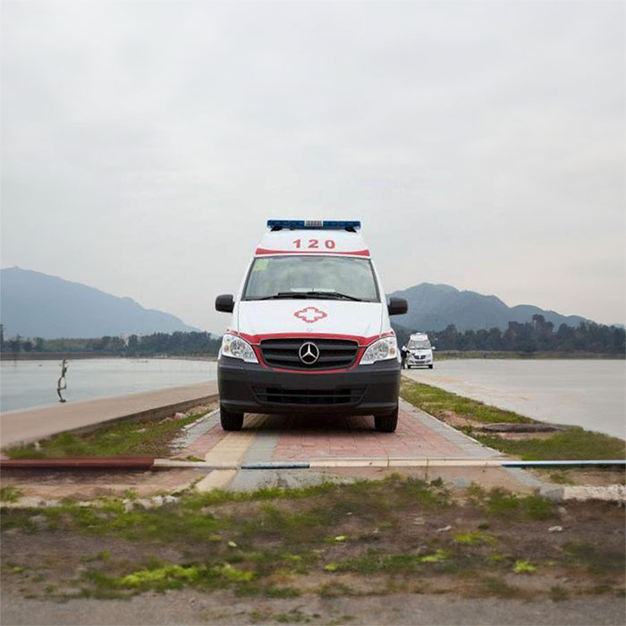 兰州区总医院私人救护车出租到漳州市博爱医院 救护车出租租赁多少钱